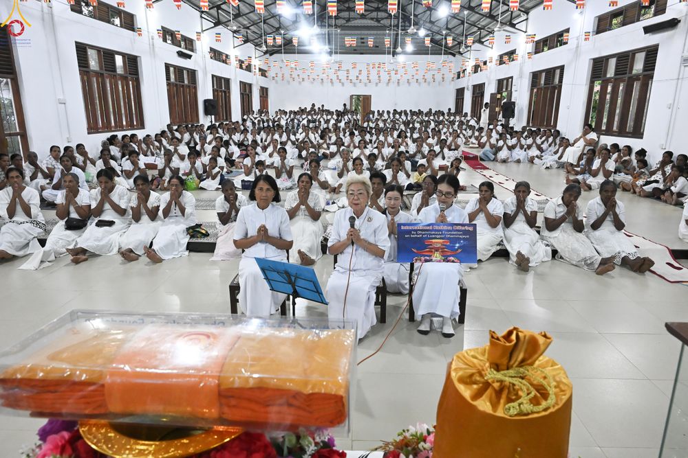 ภาพ No.278774:วันที่ 30 ตุลาคม 2568 กฐินสมทบวัดต่างประเทศ โดยคณะศิษยานุศิษย์ บูชาธรรม 81 ปี หลวงพ่อธัมมชโย ณ วัดศรีธรรมานันทะ บาลังโกด้า ประเทศศรีลังกา วัดสังฆราช อมรปุระนิกาย สมเด็จไมตรี มูรตี