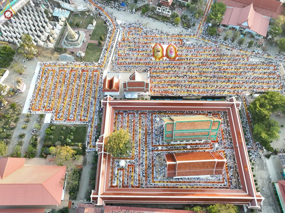 ภาพ No.70794:พิธีต้อนรับพระธรรมยาตรา ในโครงการธรรมยาตรากตัญญูบูชา มหาปูชนียาจารย์ พระมงคลเทพมุนี(สด จนฺทสโร) พระผู้ปราบมาร อนุสรณ์สถาน 7 แห่ง ปีที่ 11 วันที่ 14 มกราคม พ.ศ. 2566 ณ อนุสรณ์สถานลำดับที่ 3 สถานที่เกิดในเพศสมณะ วัดสองพี่น้อง อ.สองพี่น้อง จ.สุพรรณบุรี