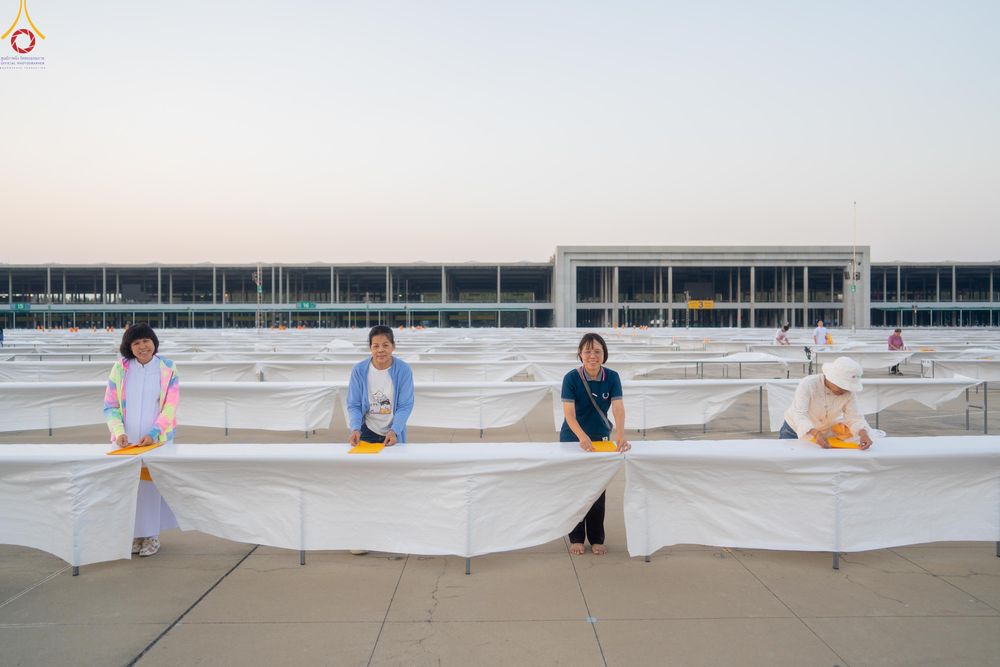 ภาพ No.321218:วันที่ 10-11 เมษายน พ.ศ.2569 การเตรียมกล่องไทยธรรม และการติดผ้ารับประเคน เพื่องานถวายมหาสังฆทาน 40,000 กว่าวัดทั่วประเทศ วันคุ้มครองโลก 22 เมษายน พ.ศ.2569 วัดพระธรรมกาย