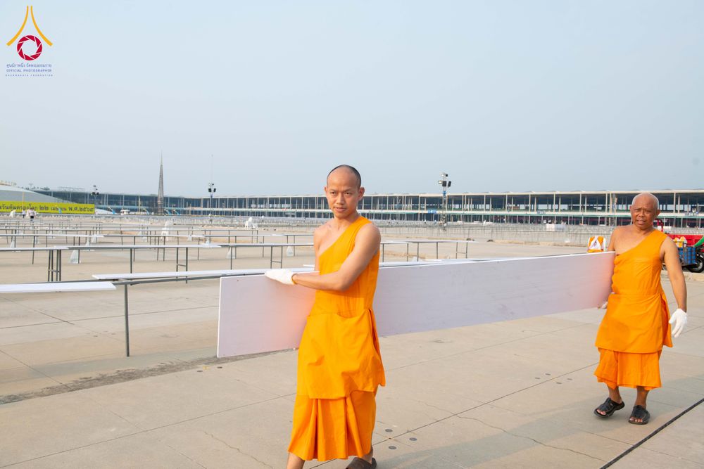ภาพ No.326316:วันที่ 26 -27 เมษาบน พ.ศ.2569 การเก็บงานแผ่นหน้าโต๊ะที่ลานธรรม งานถวายมหาสังฆทาน 40,000 กว่าวัดทั่วประเทศ ณ ลานธรรม วัดพระธรรมกาย