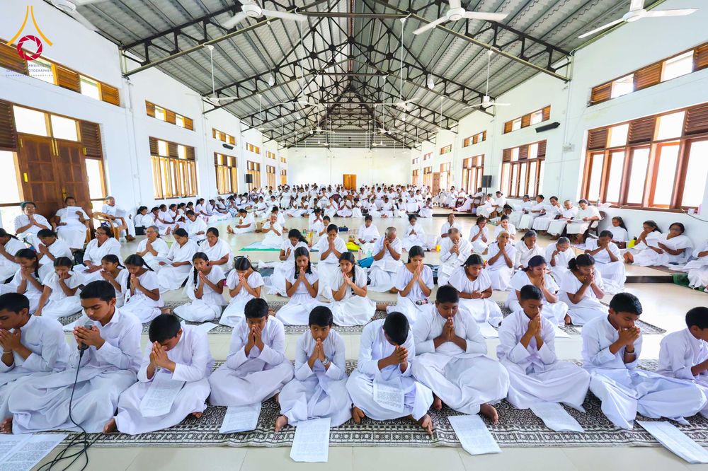 ภาพ No.317756:วันที่ 1 เมษายน พ.ศ. 2569 พิธีสวดธัมมจักกัปปวัตตนสูตรนานาชาติ ในวันพระใหญ่ ขึ้น 15 ค่ำ เดือน 5 (Poya Day)  ณ ศรีธรรมนันทะปิริเวนะ เเละ  วัดวิมลวิหาร นาวละ ประเทศศรีลังกา