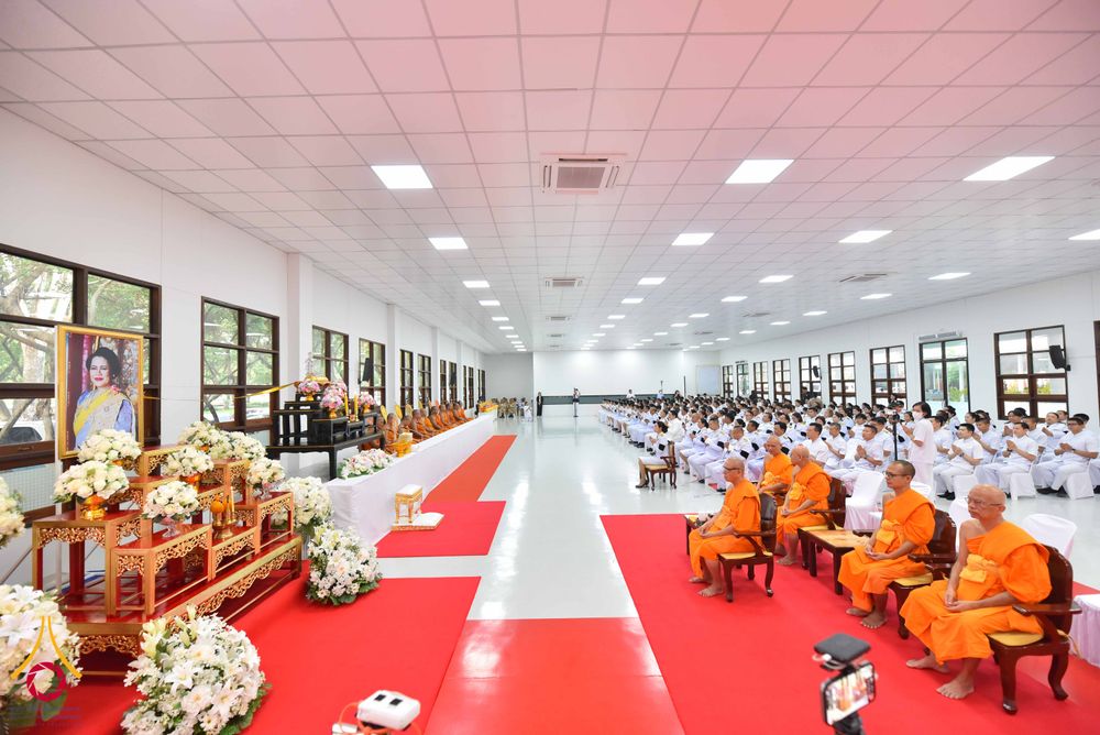 ภาพ No.344191:วันที่ 12 สิงหาคม พ.ศ. 2569  พสกนิกรชาวอำเภอคลองหลวง พร้อมใจร่วมพิธีสวดพระพุทธมนต์และทำบุญตักบาตรถวายพระราชกุศล เนื่องในวันคล้ายวันพระราชสมภพ สมเด็จพระบรมราชชนนีพันปีหลวง และวันแม่แห่งชาติ 12 สิงหาคม 2569