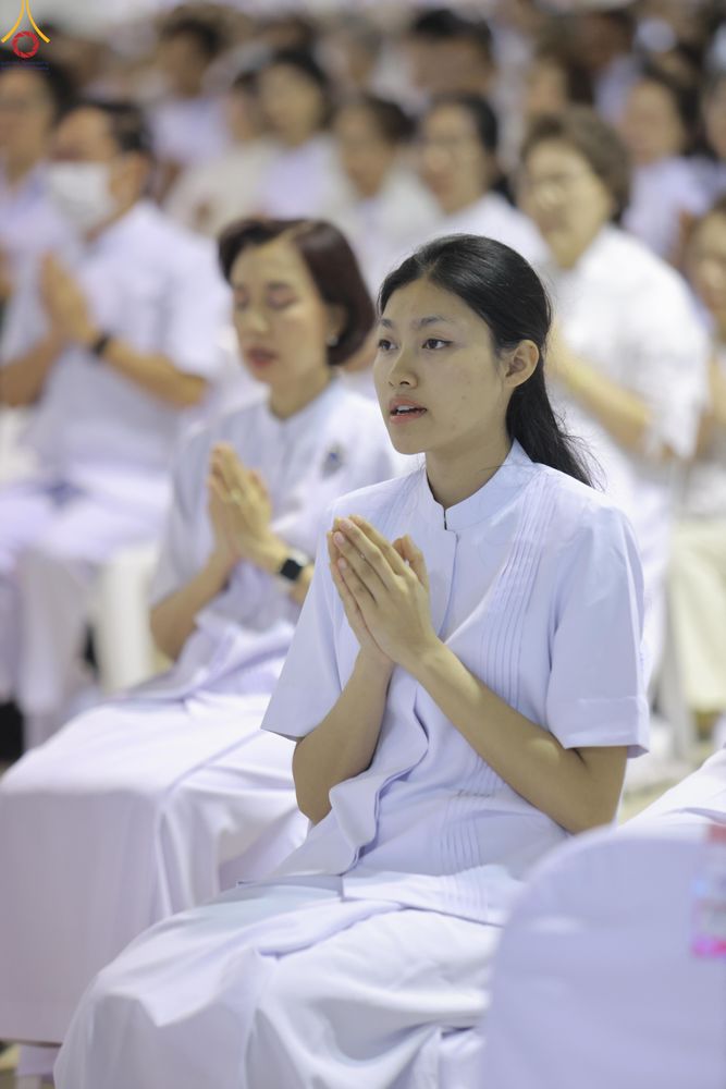 ภาพ No.311443:วันอาทิตย์ต้นเดือนที่ 1 มีนาคม พ.ศ.2569 พิธีตักบาตร และ พิธีบูชาข้าวพระ ณ สภาธรรมกายสากล วัดพระธรรมกาย