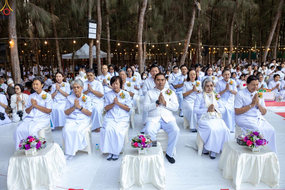 ภาพ No.289242:วันที่ 7 มกราคม พ.ศ. 2569 พิธีตักบาตรพระธรรมยาตรา ณ อนุสรณ์สถานลำดับที่ 1 สถานที่เกิดด้วยรูปกายเนื้อ อนุสรณ์สถานมหาวิหารพระมงคลเทพมุนี (โลตัสแลนด์) อ.สองพี่น้อง จ.สุพรรณบุรี ในโครงการธรรมยาตรา กตัญญูบูชา มหาปูชนียาจารย์ พระมงคลเทพมุนี(สด จนฺทสโร) พระผู้ป