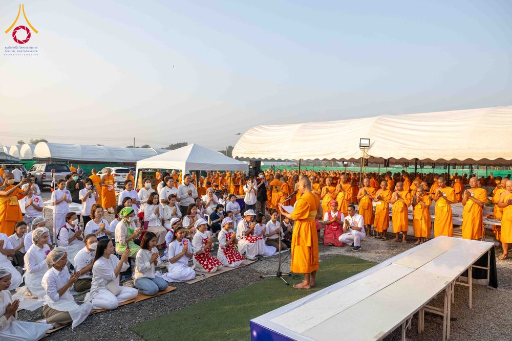 ภาพ No.297970:วันที่ 19 มกราคม พ.ศ. 2569 พิธีถวายภัตตาหารเป็นสังฆทาน แด่พระธรรมยาตรา ณ อนุสรณ์สถานบางปลา วัดบางปลา อำเภอบางเลน จังหวัดนครปฐม ในโครงการธรรมยาตรา กตัญญูบูชา มหาปูชนียาจารย์ พระมงคลเทพมุนี(สด จนฺทสโร) พระผู้ปราบมาร อนุสรณ์สถาน 7 แห่ง ปีที่ 14