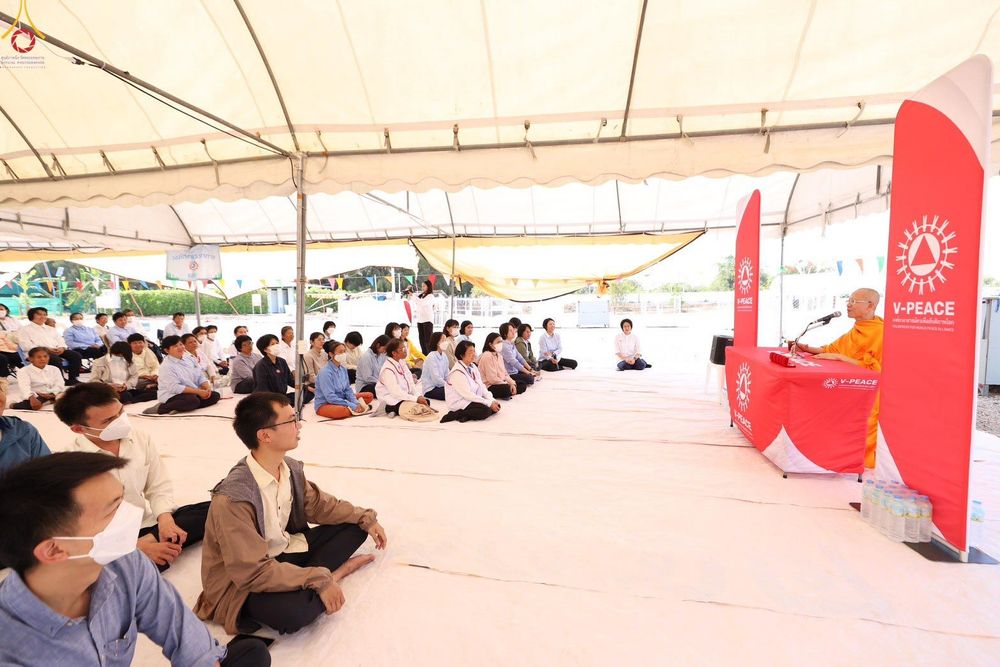 ภาพ No.306717:ภาพเบื้องหลังอาสาสมัครรวมใจ ชุดที่ 5 ในโครงการธรรมยาตรา กตัญญูบูชา มหาปูชนียาจารย์ พระมงคลเทพมุนี(สด จนฺทสโร) พระผู้ปราบมาร อนุสรณ์สถาน 7 แห่ง ปีที่ 14