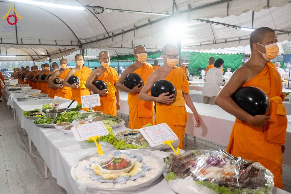 ภาพ No.299279:วันที่ 21 มกราคม พ.ศ. 2569 พิธีถวายภัตตาหารเป็นสังฆทาน แด่พระธรรมยาตรา ณ อนุสรณ์สถานบางปลา วัดบางปลา อำเภอบางเลน จังหวัดนครปฐม ในโครงการธรรมยาตรา กตัญญูบูชา มหาปูชนียาจารย์ พระมงคลเทพมุนี(สด จนฺทสโร) พระผู้ปราบมาร อนุสรณ์สถาน 7 แห่ง ปีที่ 14