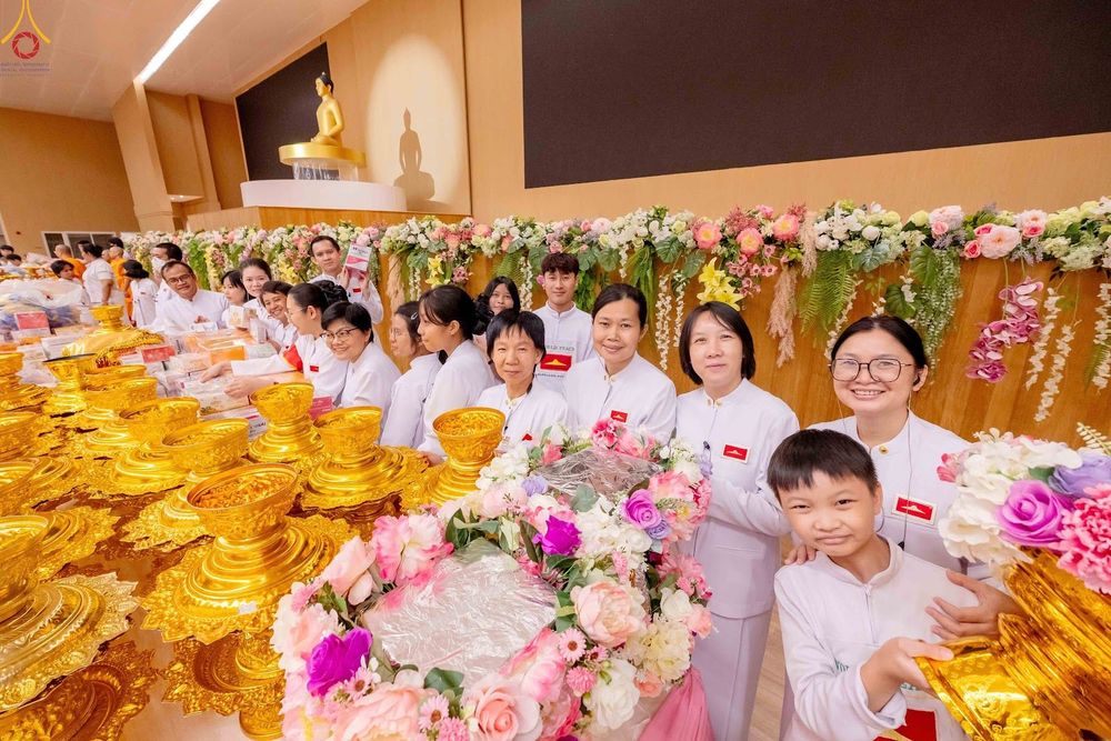 ภาพ No.343728:วันที่ 16 สิงหาคม พ.ศ.2569 พิธีถวายคิลานเภสัช และอุปกรณ์ทางการแพทย์ ณ ห้องแก้วสารพัดนึก2 วัดพระธรรมกาย