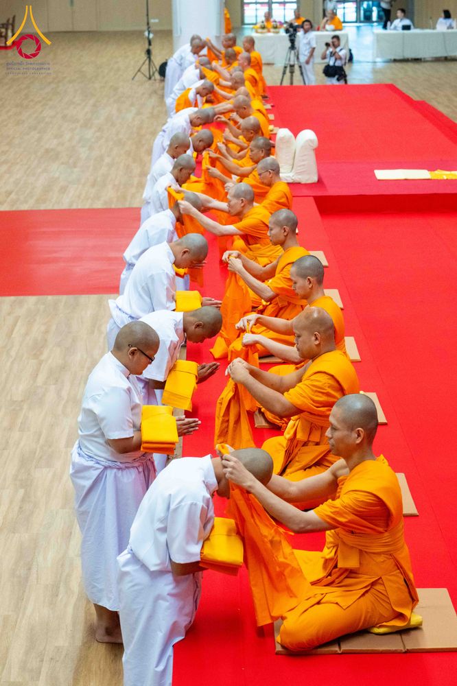 ภาพ No.319527:วันเสาร์ที่ 4 เมษายน พ.ศ.2569 พิธีขอขมา มอบผ้าไตร และถวายบาตรแด่นาคธรรมทายาท ในโครงการบรรพชาสามเณรฟื้นฟูพระพุทธศาสนาทั่วไทย โครงการหน่อแก้วเปรียญธรรม รุ่นที่ 14 โครงการสามเณรยุวธรรมทายาท รุ่นที่ 34 โครงการสามเณรมัชฌิมธรรมทายาท รุ่นที่ 30 ณ สภาธรรมกายสากล