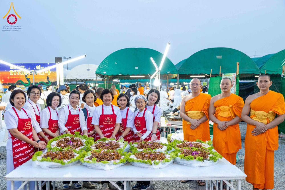 ภาพ No.300173:วันที่ 22 มกราคม พ.ศ. 2569 พิธีถวายภัตตาหารเป็นสังฆทาน แด่พระธรรมยาตรา ณ อนุสรณ์สถานบางปลา วัดบางปลา อำเภอบางเลน จังหวัดนครปฐม ในโครงการธรรมยาตรา กตัญญูบูชา มหาปูชนียาจารย์ พระมงคลเทพมุนี(สด จนฺทสโร) พระผู้ปราบมาร อนุสรณ์สถาน 7 แห่ง ปีที่ 14