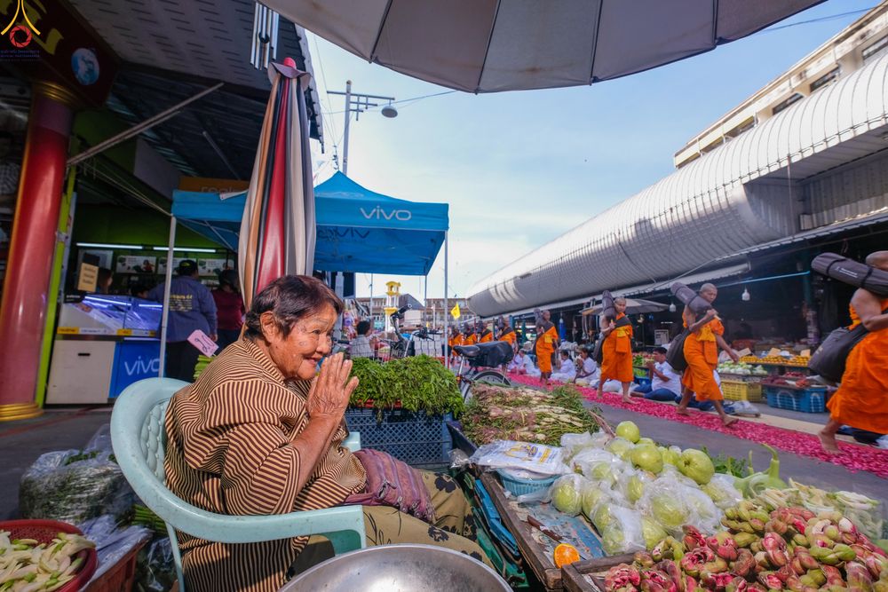 ภาพ No.287778:วันที่ 3 มกราคม พ.ศ. 2569 พิธีต้อนรับพระธรรมยาตรา ครั้งที่ 2 (ภาพชุดที่ 2) ในโครงการธรรมยาตรา กตัญญูบูชา มหาปูชนียาจารย์ พระมงคลเทพมุนี(สด จนฺทสโร) พระผู้ปราบมาร อนุสรณ์สถาน 7 แห่ง ปีที่ 14 ณ อนุสรณ์สถานมหาวิหารพระมงคลเทพมุนี (โลตัสแลนด์) อ.สองพี่น้อง จ.