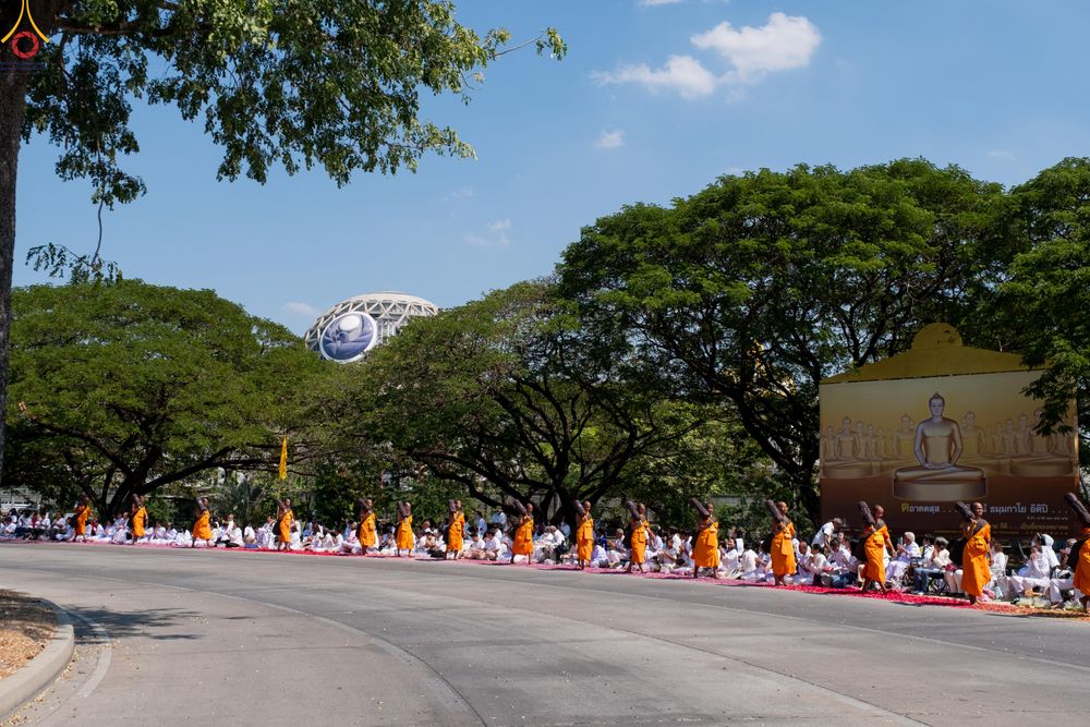 ภาพ No.304685:วันที่ 25 มกราคม พ.ศ. 2569 พิธีต้อนรับพระธรรมยาตรา (ภาพชุดที่ 2) รร.สามัคคีราษฏร์บำรุง-วัดพระธรรมกาย ในโครงการธรรมยาตรา กตัญญูบูชา มหาปูชนียาจารย์ พระมงคลเทพมุนี(สด จนฺทสโร) พระผู้ปราบมาร อนุสรณ์สถาน 7 แห่ง ปีที่ 14