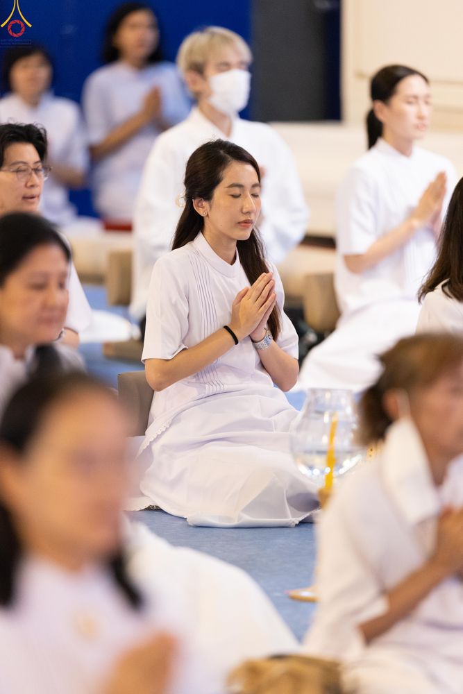 ภาพ No.331008:วันวิสาขบูชา อาทิตย์ที่ 31 พฤษภาคม พ.ศ.2569 พิธีจุดวิสาขประทีป , พิธีเวียนประทักษิณ  รอบพระมหาธรรมกายเจดีย์  และพิธีฉลองชัยสวดมนต์บทธัมมจักกัปปวัตนสูตร  ครบ 8,415,000,000 จบ ณ วัดพระธรรมกาย