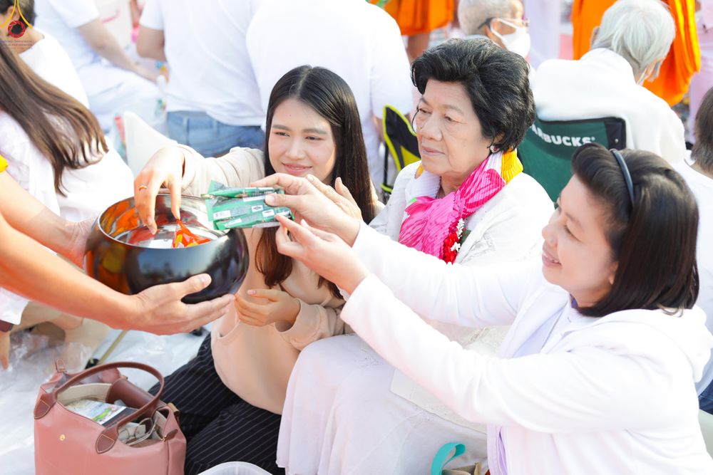 ภาพ No.292454:วันที่ 11 มกราคม พ.ศ. 2569 พิธีตักบาตรพระธรรมยาตรา ณ อนุสรณ์สถานคลองบางนางแท่น อ.สามพราน จ.นครปฐม ในโครงการธรรมยาตรา กตัญญูบูชา มหาปูชนียาจารย์ พระมงคลเทพมุนี(สด จนฺทสโร) พระผู้ปราบมาร อนุสรณ์สถาน 7 แห่ง ปีที่ 14