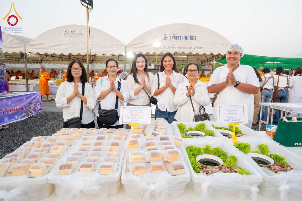 ภาพ No.296682:วันที่ 18 มกราคม พ.ศ. 2569 พิธีถวายภัตตาหารเป็นสังฆทาน แด่พระธรรมยาตรา ณ วัดโบสถ์บน ต.บางคูเวียง จ.นนทบุรี อนุสรณ์สถานลำดับที่ 4 สถานที่เกิดด้วยกายธรรม ในโครงการธรรมยาตรา กตัญญูบูชา มหาปูชนียาจารย์ พระมงคลเทพมุนี(สด จนฺทสโร) พระผู้ปราบมาร อนุสรณ์สถาน 7 แ