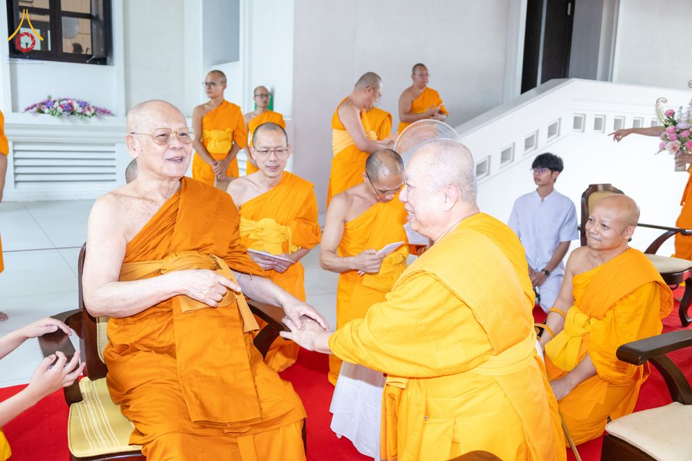 ภาพ No.332283:วันเสาร์ที่ 6 มิถุนายน พ.ศ.2569 พิธีต้อนรับสัญญาบัตร พัดยศ พระราชภาวนาวชิรวิเทศ วิ. ณ อุโบสถพระไตรปิฏก วัดพระธรรมกาย