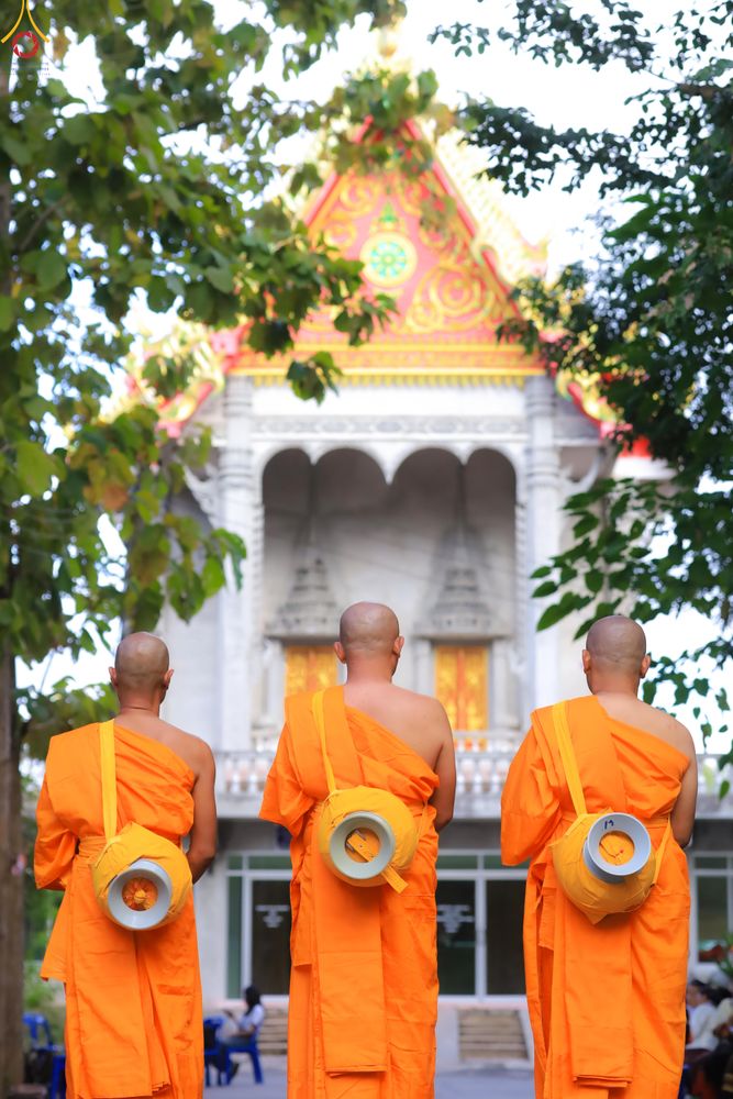 ภาพ No.280474:วันที่ 4 ธันวาคม พ.ศ. 2568 พิธีอุปสมบทหมู่ ในโครงการบวชบูชาธรรมมหาปูชนียาจารย์ 4 วัด ในจังหวัดบุรีรัมย์