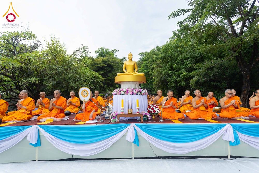 ภาพ No.351500:วันที่ 22 กันยายน พ.ศ. 2569  พิธีตักบาตรสามเณรธรรมทายาท โครงการบรรพชาพัฒนาคุณธรรม จริยธรรม  สำหรับนักเรียนนายสิบตำรวจ (นสต.) รุ่นที่ 16 ศูนย์ฝึกอบรมตำรวจภูธรภาค 1  ณ วัดพระพุทธบาทราชวรมหาวิหาร
