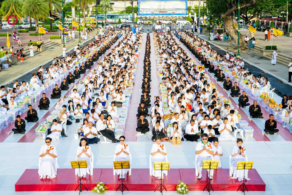 ภาพ No.329492:วันอาทิตย์ที่ 24 พฤษภาคม พ.ศ. 2569 พิธีตักบาตรพระ 1,000 รูป เพื่อถวายเป็นพุทธบูชาในเทศกาลวิสาขบูชาโลก และ ถวายเป็นพระราชกุศล  ณ ลานศิลปวัฒนธรรม เมืองปัตตานี จ.ปัตตานี