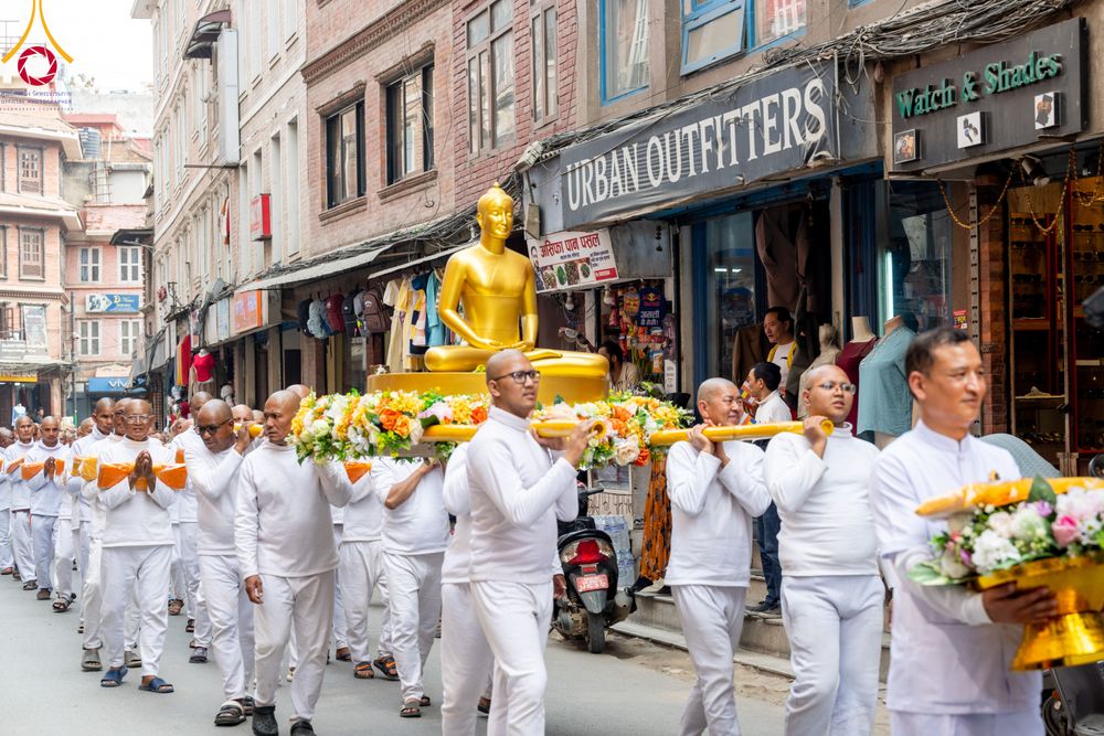 ภาพ No.313553:วันพฤหัสบดีที่ 12 มีนาคม พ.ศ. 2569 ขบวนแห่นาคธรรมทายาทในโครงการบรรพชาสามเณร 500 รูป  จาก นาคบาฮาล (Nagbahal) สู่จัตุรัสปาทัน (Patan Durbar Square) ประเทศเนปาล