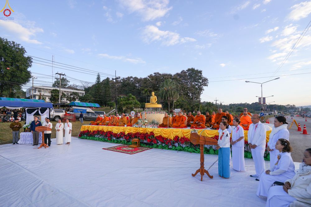 ภาพ No.281364:วันเสาร์ที่ 27 ธันวาคม พ.ศ.2568 พิธีตักบาตรพระ ๑,๐๐๐ รูป   เพื่อความเป็นสิริมงคลแก่ชีวิตและแผ่นดินไทย  มหากุศลครั้งยิ่งใหญ่แห่งปี ส่งท้ายปีเก่า ต้อนรับปีใหม่  ณ ถนนหน้าที่ว่าการอำเภอภูเรือ จังหวัดเลย