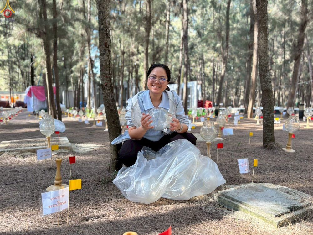 ภาพ No.300459:ภาพเบื้องหลังอาสาสมัครรวมใจ ชุดที่ 3 ในโครงการธรรมยาตรา กตัญญูบูชา มหาปูชนียาจารย์ พระมงคลเทพมุนี(สด จนฺทสโร) พระผู้ปราบมาร อนุสรณ์สถาน 7 แห่ง ปีที่ 14