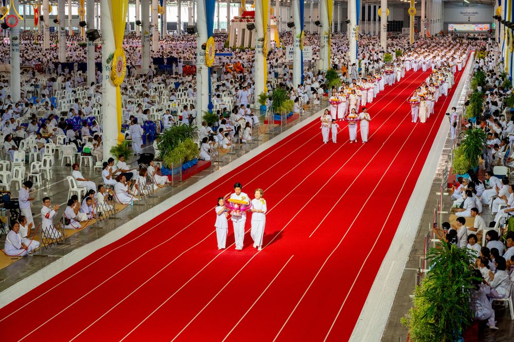 ภาพ No.318441:วันอาทิตย์ต้นเดือนที่ 5 เมษายน พ.ศ.2569 พิธีทอดผ้าป่าสมทบมหาสังฆทาน 40,000 กว่าวัดทั่วประเทศ ณ สภาธรรมกายสากล วัดพระธรรมกาย