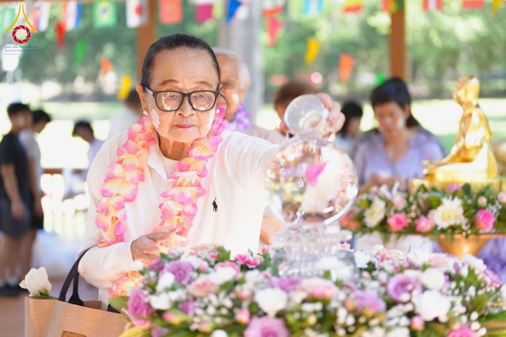 ภาพ No.321648:วันอาทิตย์ที่ 12 เมษายน พ.ศ.2569 กิจกรรมงานบุญวันสงกรานต์ (ตักบาตร ขอขมาพ่อแม่ สรงน้ำพระ รดน้ำขอพร) ณ วัดพระธรรมกายจอร์เจีย ประเทศสหรัฐอเมริกา