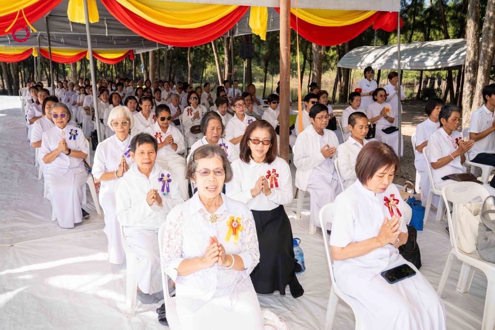 ภาพ No.285751:วันพุธที่ 10 ธันวาคม พ.ศ.2568  พิธีตอกเสาเข็มมงคลต้นสุดท้าย รองรับองค์พระเจดีย์เพื่อสร้างสันติภาพโลก ณ ศูนย์ปฏิบัติธรรมและศูนย์อบรมเยาวชน ชัยนาท