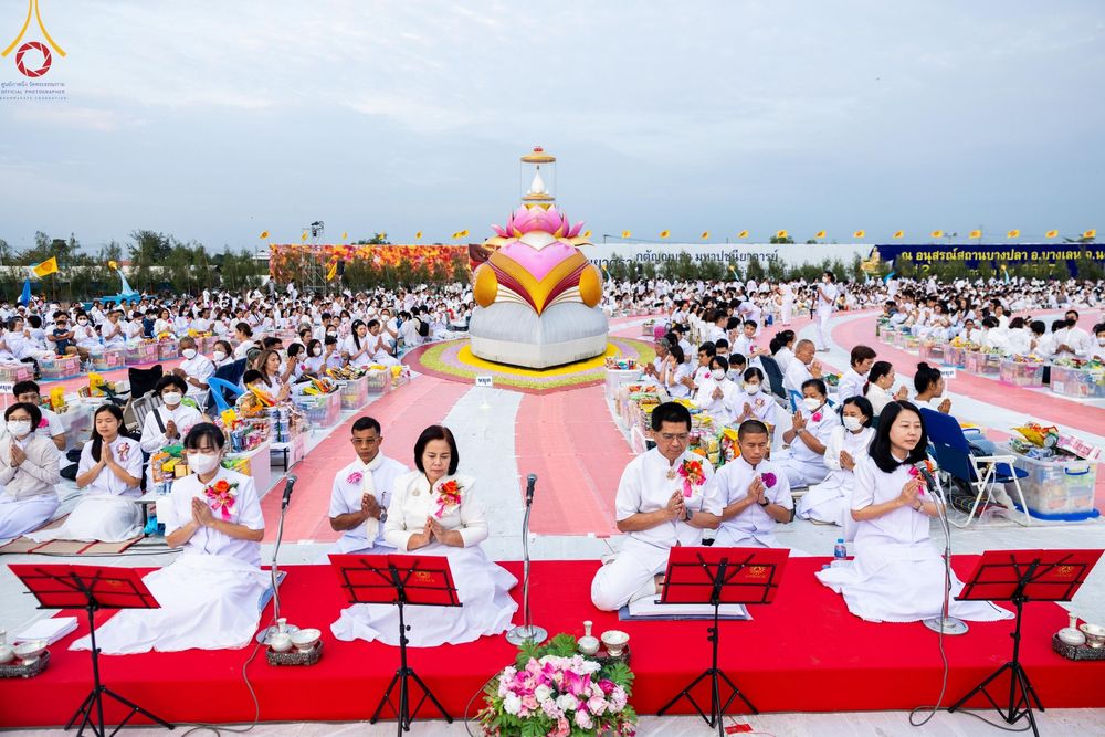 ภาพ No.118499:พิธีตักบาตรพระธรรมยาตรา ปีที่ 12 ณ อนุสรณ์สถานลำดับที่ 5 สถานที่เผยแผ่วิชชาธรรมกายครั้งแรก อนุสรณ์สถานบางปลา จ.นครปฐม วันที่ 25 มกราคม พ.ศ. 2567