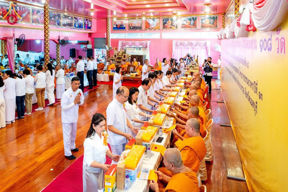 ภาพ No.197388:พิธีเจริญพระพุทธมนต์ ปฏิบัติธรรม มอบทุนการศึกษา ถวายสังฆทาน 108 วัด เพื่อถวายเป็นพุทธบูชา และขับเคลื่อนโครงการหมู่บ้านรักษาศีล 5 โดยคณะสงฆ์จังหวัดนนทบุรี คณะศิษยานุศิษย์วัดพระธรรมกาย โครงการธรรมยาตรา ปีที่ 13 ณ วัดตะเคียน อ.บางกรวย จ.นนทบุรี