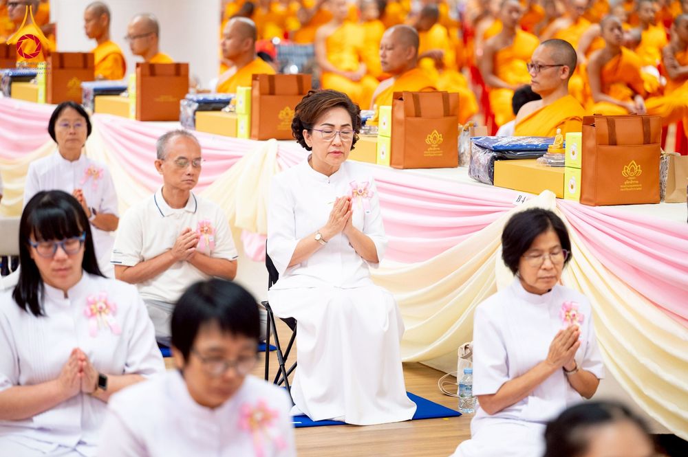 ภาพ No.272904:วันอาทิตย์ที่ 23 พฤศจิกายน พ.ศ.2568 พิธีมุทิตาสักการะ พระมหาเถระและพระเถระ ประจำปีพุทธศักราช 2568 ณ ห้องแก้วสารพัดนึก 2 สภาธรรมกายสากล  วัดพระธรรมกาย