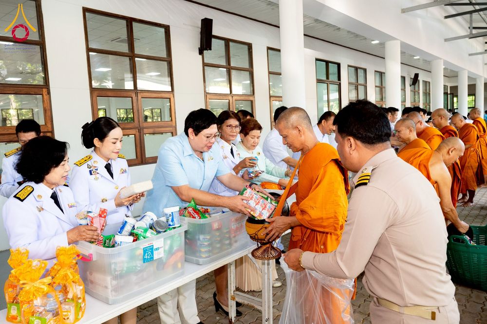 ภาพ No.237672:พิธีเจริญพระพุทธมนต์ ปฏิบัติธรรมเจริญสมาธิภาวนา และทำบุญตักบาตร ถวายพระราชกุศล เนื่องในโอกาสวันเฉลิมพระชนมพรรษา สมเด็จพระนางเจ้าสิริกิติ์ พระบรมราชินีนาถ พระบรมราชชนนีพันปีหลวง วันอังคารที่ 12 สิงหาคม พ.ศ. 2568  ณ อาคารปลูกศรัทธา 2 วัดพระธรรมกาย 