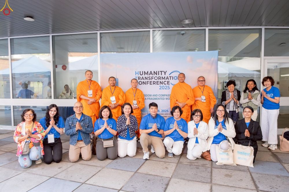 ภาพ No.249790:วันอาทิตย์ที่ 28 กันยายน พ.ศ. 2568 การปฏิบัติธรรมบูชาธรรม 108 ปี แห่งการบรรลุธรรมของหลวงปู่วัดปากน้ำ ได้จุดประทีปสันติภาพไปทั่วโลก และได้ร่วมเสวนาทางปัญญา เพื่อการขยายพระพุทธศาสนาวิชชาธรรมกายไปทั่วโลก  ในงาน HTC Newyork USA