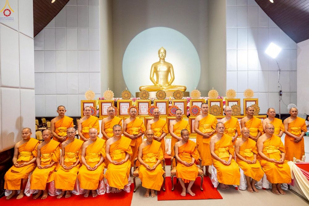 ภาพ No.230970:วันอังคารที่ 1 กรกฎาคม พ.ศ. 2568 ผู้ว่าราชการจังหวัดปทุมธานี เป็นประธานพิธีต้อนรับ สัญญาบัตร พัดยศ พระครูสัญญาบัตรสายต่างประเทศ วัดพระธรรมกาย ประจำปี พ.ศ. 2568 จำนวน 19 รูป