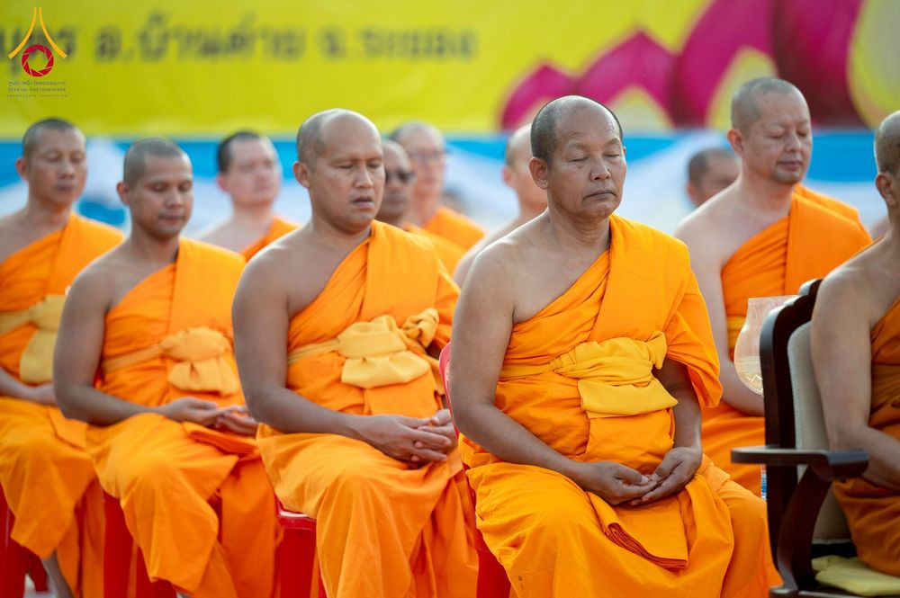 ภาพ No.275119:วันอาทิตย์ที่ 30 พฤศจิกายน พ.ศ. 2568 พิธีตอกเสาเข็ม "สร้างองค์พระเจดีย์เพื่อสร้างสันติภาพโลก" ต้นสุดท้าย ณ ศูนย์ปฏิบัติธรรมระยอง (บ้านช่องลม)