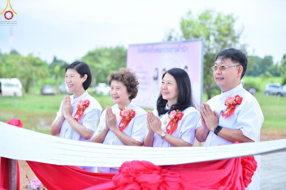 ภาพ No.158145:พิธีทอดผ้าป่า ติดตั้งแผ่นสิริฉะทะนะรัสมี(หลังคา) อาคาร 80 ปี หลวงพ่อธัมมชโย วันอาทิตย์ที่ 22 กันยายน พ.ศ. 2567 ณ ศูนย์ปฏิบัติธรรมวิหารแดง อ.วิหารแดง จ.สระบุรี