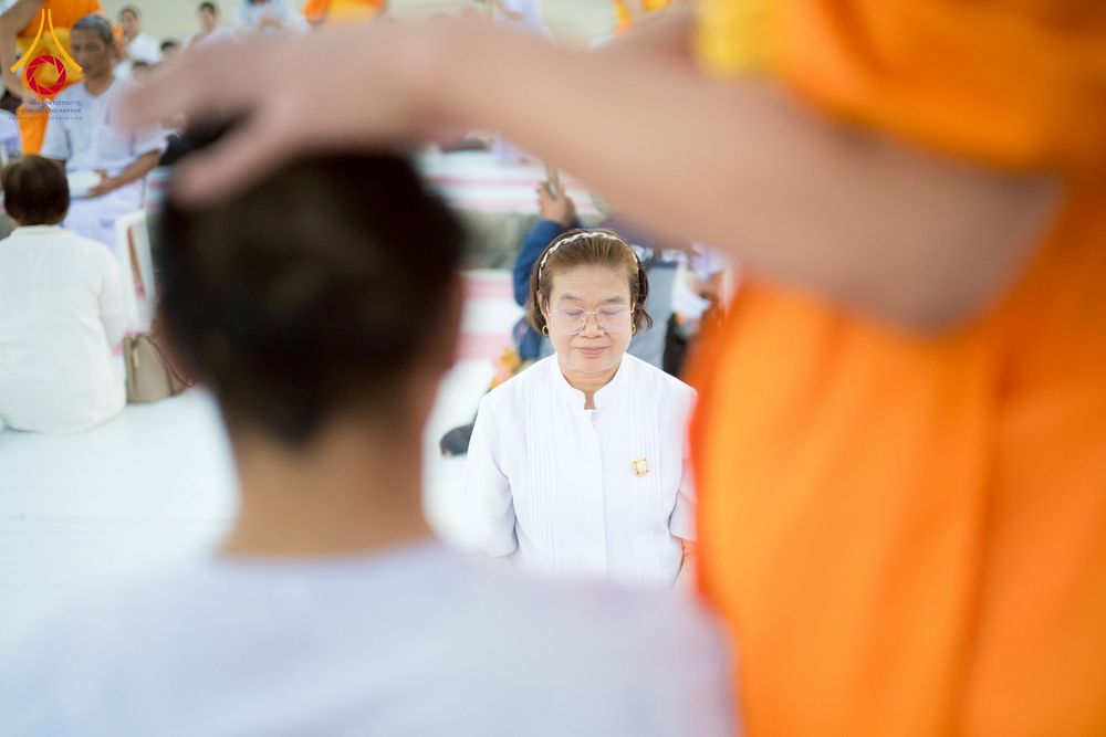 ภาพ No.274783:วันอาทิตย์ที่ 30 พฤศจิกายน พ.ศ. 2568 พิธีปลงผม โครงการอุปสมบทบูชาธรรมมหาปูชนียาจารย์ ปี 2568 ณ ลานธรรมพระมหาธรรมกายเจดีย์ ฝั่งทิศตะวันตก ระหว่างวิหารคดหมายเลข 8 และ 9 วัดพระธรรมกาย