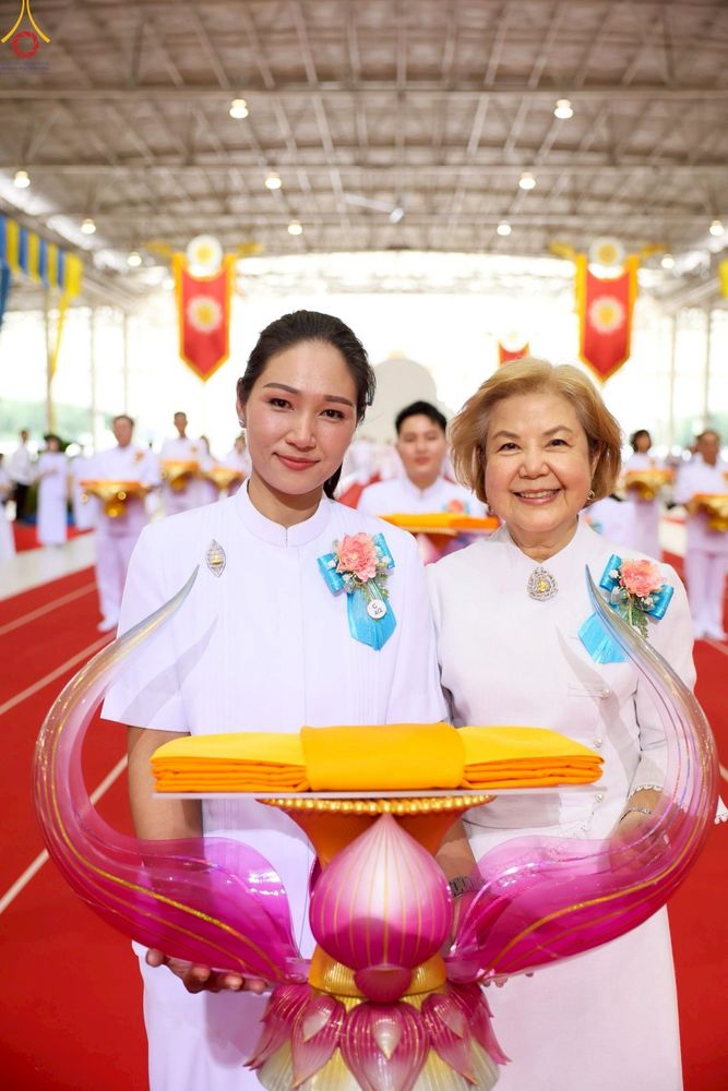 ภาพ No.251591:วันที่ 10 ตุลาคม พ.ศ. 2568 พิธีทอดผ้าป่าสมทบกฐินวัดพระธรรมกาย และสมทบกฐิน 30,000 กว่าวัดทั่วประเทศ ครั้งที่ 3 ณ สภาธรรมกายสากล วัดพระธรรมกาย