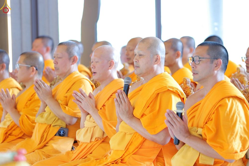 ภาพ No.249216:วันที่ 20 กันยายน พ.ศ. 2568 พิธีประดิษฐานรูปหล่อหลวงปู่วัดปากน้ำ ภาษีเจริญ ณ วิหารพระมงคลเทพมุนี (สด จนฺทสโร) ศูนย์ปฏิบัติธรรมภูเก็ต จ.ภูเก็ต