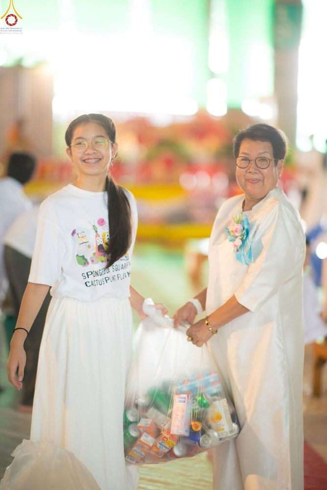ภาพ No.246642:วันที่ 14 กันยายน พ.ศ. 2568 พิธีตักบาตรฉลองพระใหม่ ในโครงการอุปสมบทหมู่บูชาธรรม ครบรอบ108ปี วันครูผู้ค้นพบวิชชาธรรมกาย ณ วิหารคด วัดพระธรรมกาย