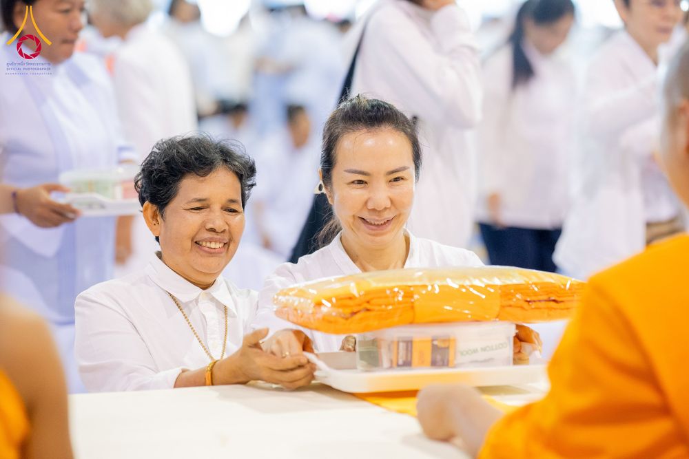 ภาพ No.279098:วันที่ 2 มกราคม พ.ศ.2569 พิธีถวายภัตตาหารเป็นสังฆทาน แด่พระธรรมยาตรา ณ วัดพระธรรมกาย ปทุมธานี ในโครงการธรรมยาตรา กตัญญูบูชา มหาปูชนียาจารย์ พระมงคลเทพมุนี(สด จนฺทสโร) พระผู้ปราบมาร อนุสรณ์สถาน 7 แห่ง ปีที่ 14