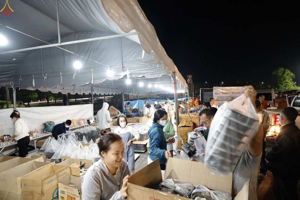 ภาพ No.282461:วันที่ 19 -20 ธันวาคม พ.ศ.2568 เบื้องหลังความสำเร็จ ของการจัดงานตักบาตร พระ 10,000 รูป Skywalk กาญจนบุรี