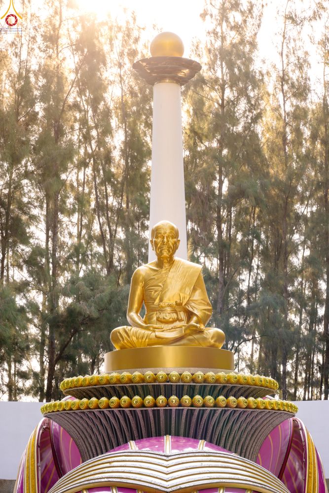 ภาพ No.288485:วันที่ 4 มกราคม พ.ศ. 2569 พระธรรมยาตราปฏิบัติธรรม และถ่ายภาพหมู่ประวัติศาสตร์ ในโครงการธรรมยาตรา กตัญญูบูชา มหาปูชนียาจารย์ พระมงคลเทพมุนี(สด จนฺทสโร) พระผู้ปราบมาร อนุสรณ์สถาน 7 แห่ง ปีที่ 14 ณ อนุสรณ์สถานมหาวิหารพระมงคลเทพมุนี (โลตัสแลนด์) อ.สองพี่น้อง