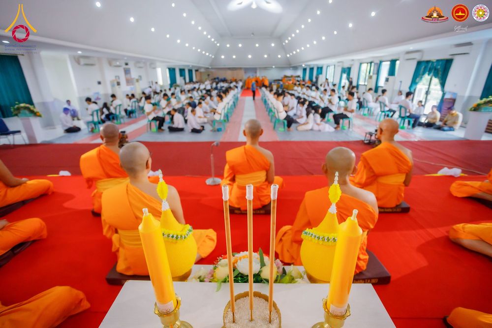 ภาพ No.284449:วันพุธที่ 17  ธันวาคม พ.ศ.2568  พิธีปลงผมนาคธรรมทายาท  โครงการบรรพชาสามเณรและบวชอุบาสิกาแก้ว  ณ วิทยาลัยศรีวิจายา (Sekolah Tinggi Agama Buddha Negeri Sriwijaya) เมืองตังเกอรัง จังหวัดบันเตน ประเทศอินโดนีเซีย