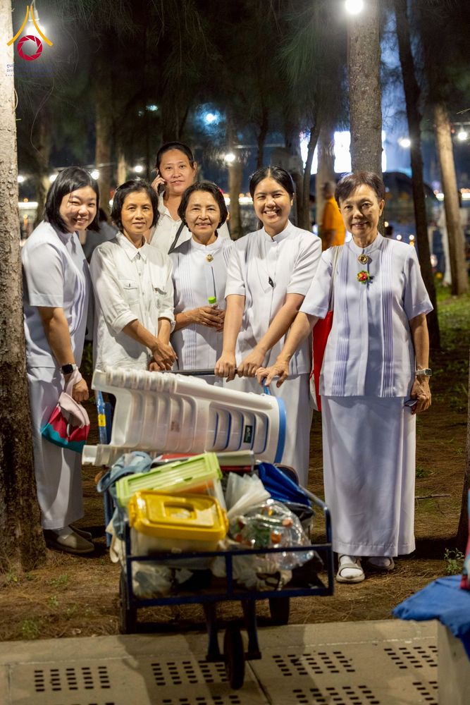 ภาพ No.266418:วันพุธที่ 5 พฤศจิกายน พ.ศ. 2568 (วันพระ ขึ้น 15 ค่ำ เดือน 12) พิธีลอยกระทงธรรม  ณ สระมหาเศรษฐีทะเลบุญ มหาวิหารพระมงคลเทพมุนี วัดพระธรรมกาย จ.ปทุมธานี