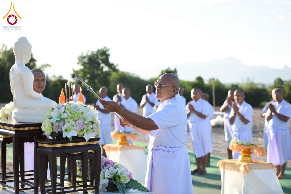 ภาพ No.278067:วันเสาร์ที่ 6 ธันวาคม พ.ศ. 2568 พิธีเวียนประทักษิณ ขอขมามอบผ้าไตร บรรพชาอุปสมบทหมู่ธรรมทายาท จำนวน 53 รูป โครงการอุปสมบทหมู่ รุ่นบูชาธรรมมหาปูชนียาจารย์ ประจำปี 2568 จังหวัดสระบุรี