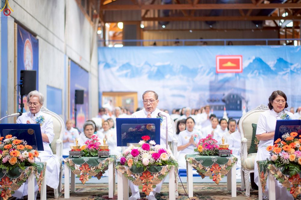 ภาพ No.256012:วันที่ 12 ตุลาคม พ.ศ. 2568 พิธีทอดกฐินวัดพระธรรมกายสวิตเซอร์แลนด์  ณ หอประชุมโรงเรียน Obergoldbach เมือง Bern ประเทศสวิตเซอร์แลนด์