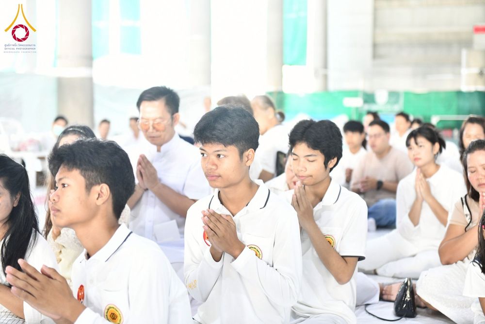 ภาพ No.256638:วันที่ 11 ตุลาคม พ.ศ. 2568 พิธีตักบาตรฉลองพระใหม่  โครงการอุปสมบทบูชาธรรม 141 ปี  พระมงคลเทพมุนี (สด จนฺทโร) ผู้ค้นพบวิชชาธรรมกาย ณ มหาวิหารคด 9 วัดพระธรรมกาย