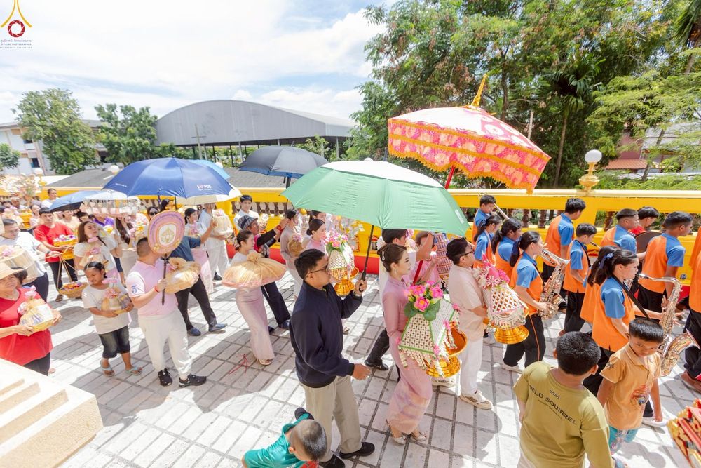 ภาพ No.250940:วันพุธที่ 8 ตุลาคม พ.ศ. 2568 พิธีทอดกฐินสามัคคีทั่วไทย 30,000 วัด โดยคณะศิษยานุศิษย์ บูชาธรรม 81 ปี หลวงพ่อธัมมชโย ณ วัดคลองตันราษฎร์บำรุง อ. บ้านแพ้ว จ. สมุทรสาคร
